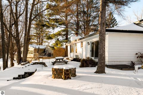 Tiny photo for 5386 Oakridge Drive, Beaverton, MI 48612 (MLS # 1942197)