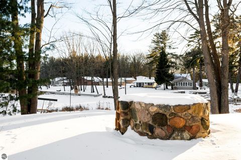 Tiny photo for 5386 Oakridge Drive, Beaverton, MI 48612 (MLS # 1942197)