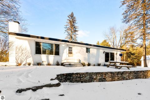 Tiny photo for 5386 Oakridge Drive, Beaverton, MI 48612 (MLS # 1942197)