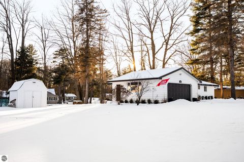 Tiny photo for 5386 Oakridge Drive, Beaverton, MI 48612 (MLS # 1942197)