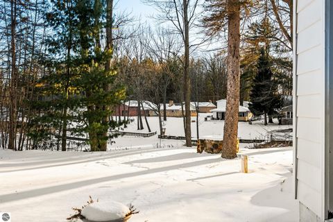 Tiny photo for 5386 Oakridge Drive, Beaverton, MI 48612 (MLS # 1942197)