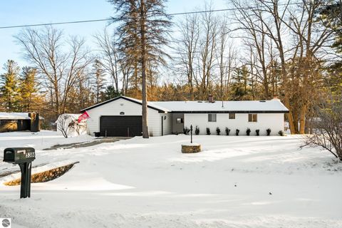 Tiny photo for 5386 Oakridge Drive, Beaverton, MI 48612 (MLS # 1942197)