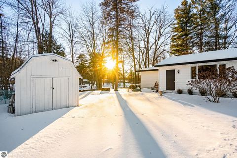 Tiny photo for 5386 Oakridge Drive, Beaverton, MI 48612 (MLS # 1942197)