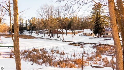 Tiny photo for 5386 Oakridge Drive, Beaverton, MI 48612 (MLS # 1942197)