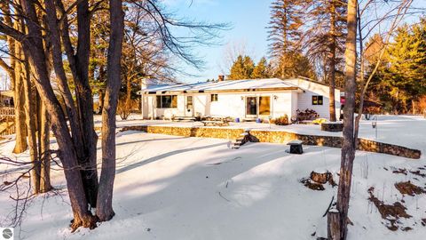 Tiny photo for 5386 Oakridge Drive, Beaverton, MI 48612 (MLS # 1942197)