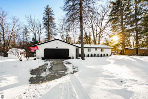 Tiny photo for 5386 Oakridge Drive, Beaverton, MI 48612 (MLS # 1942197)