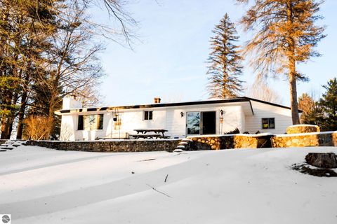 Tiny photo for 5386 Oakridge Drive, Beaverton, MI 48612 (MLS # 1942197)