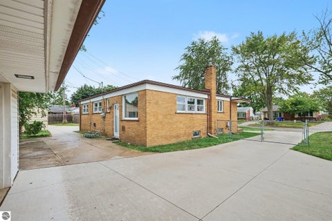 Tiny photo for 18229 Rainbow Road, Fraser, MI 48026 (MLS # 1950089)