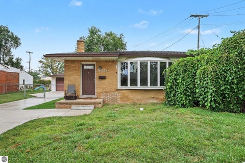 Tiny photo for 18229 Rainbow Road, Fraser, MI 48026 (MLS # 1950089)