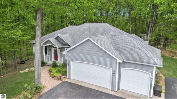 2725 BLUE MEADOW DR, TRAVERSE CITY, MI 49685 - Image 64ba92a0cbb55dce86953e29ef228feb/3604860805