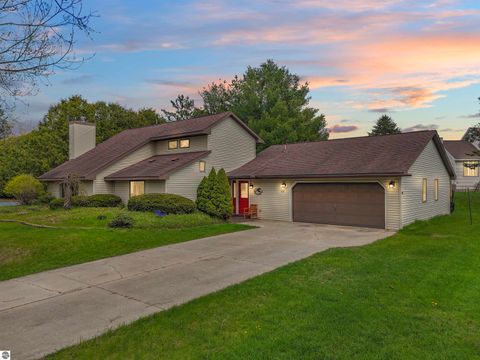 Photo of 300 Barbara Street, Cadillac, MI 49601 (MLS # 1944881)
