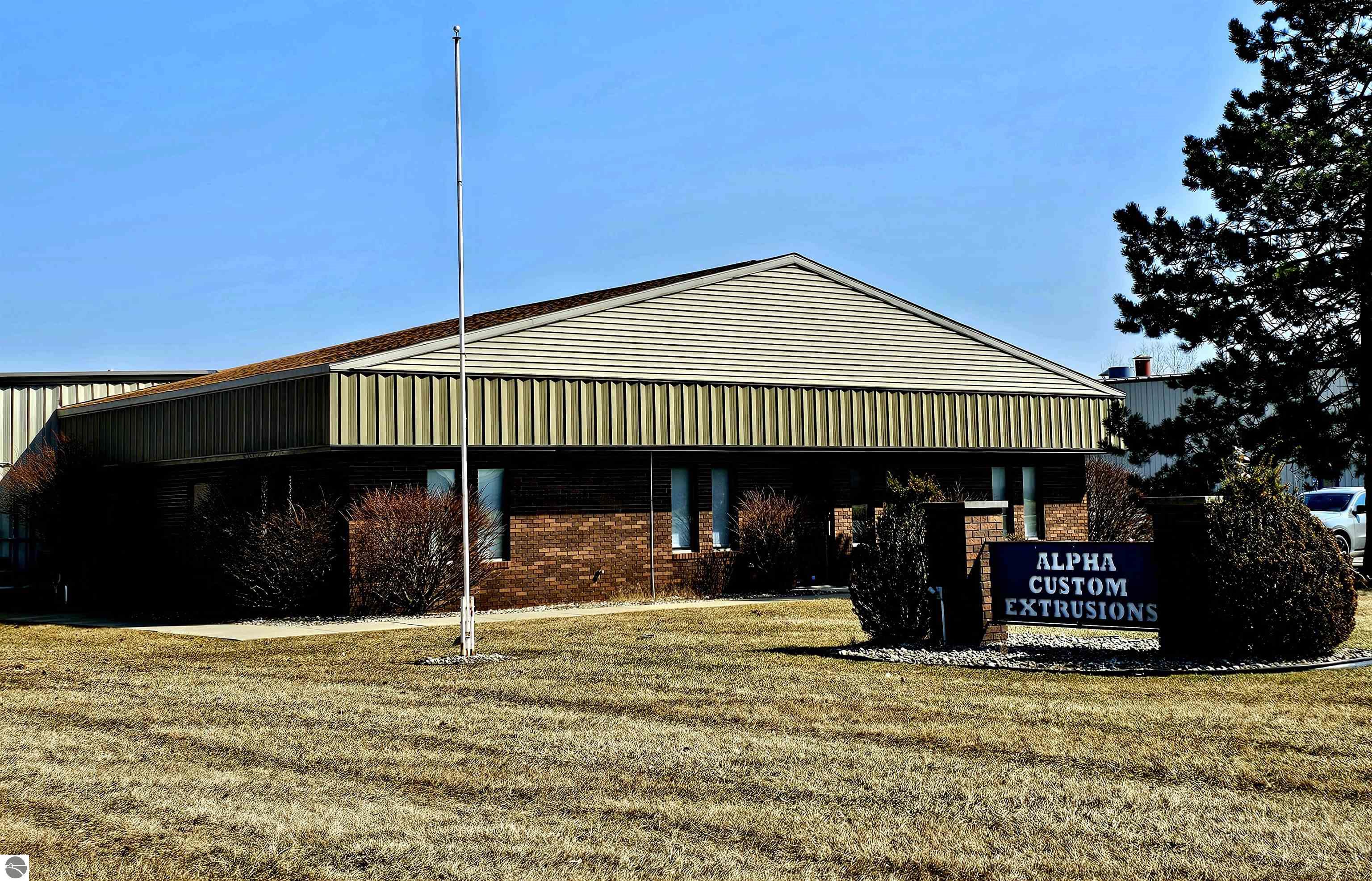 Photo 1 of 56 — 800 Woodside Drive, St Louis, MI 48880