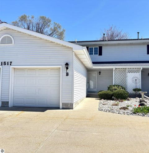 Photo of 1517 E Gaylord Street #B, Mt Pleasant, MI 48858 (MLS # 1944161)