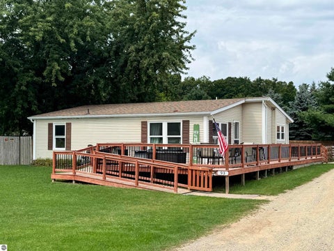 Photo of 93 E Kapplinger Drive, Farwell, MI 48622 (MLS # 1950300)