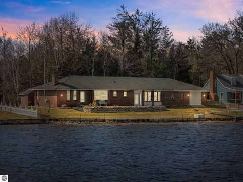 Photo of 111 S Dana Trail, Lake City, MI 49651 (MLS # 1943714)