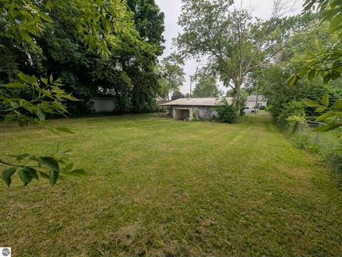 Tiny photo for 225 Valley AVE, Alma, MI 48801 (MLS # 1948017)