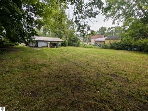 Tiny photo for 225 Valley AVE, Alma, MI 48801 (MLS # 1948017)