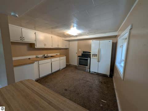 Tiny photo for 225 Valley AVE, Alma, MI 48801 (MLS # 1948017)