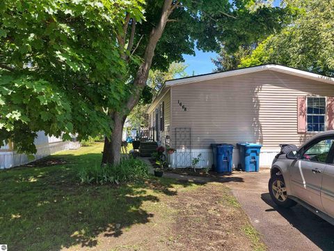 Photo of 1668 Rex Place, Traverse City, MI 49686 (MLS # 1946292)