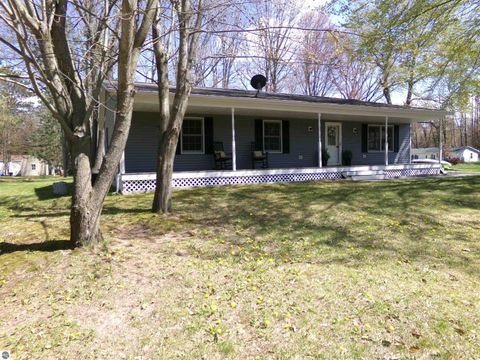 Photo of 8733 Arbutus, Farwell, MI 48622 (MLS # 1944990)