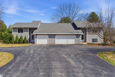 Photo of 43984400 W Manhattan, Traverse City, MI 49685 (MLS # 1943936)