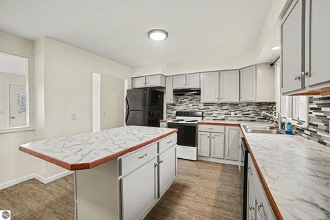 Tiny photo for 303 Orchard Avenue, Clare, MI 48617 (MLS # 1941695)