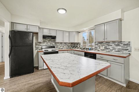 Tiny photo for 303 Orchard Avenue, Clare, MI 48617 (MLS # 1941695)