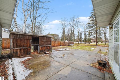 Tiny photo for 303 Orchard Avenue, Clare, MI 48617 (MLS # 1941695)