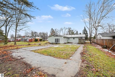 Tiny photo for 303 Orchard Avenue, Clare, MI 48617 (MLS # 1941695)