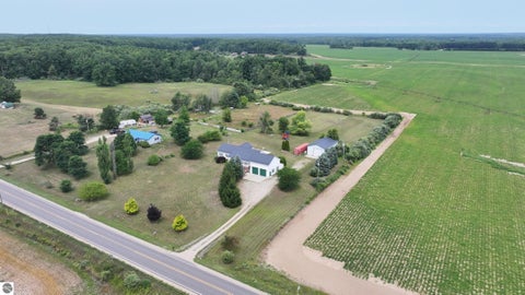 Tiny photo for 1190 Arthur RD, Remus, MI 49340 (MLS # 1949366)