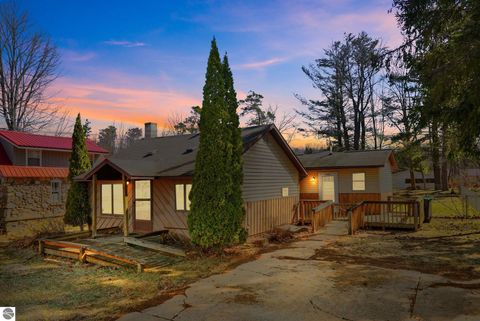 Photo of 327 S Gladwin Street, Lake City, MI 49651 (MLS # 1943158)