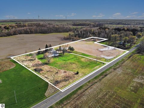 Tiny photo for 115 E River Road, Mt Pleasant, MI 48858 (MLS # 1944212)