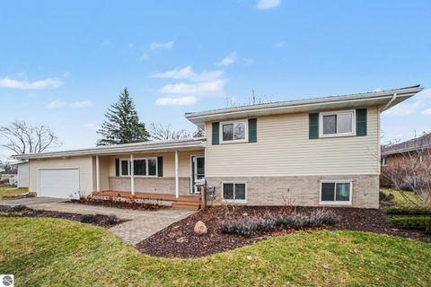 Tiny photo for 905 Iowa Street, Alma, MI 48801 (MLS # 1942910)