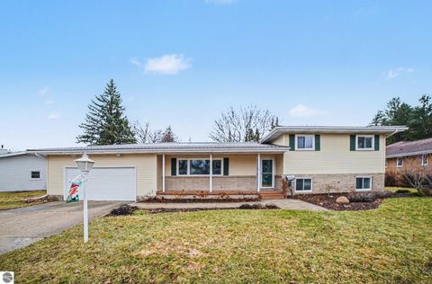 Tiny photo for 905 Iowa Street, Alma, MI 48801 (MLS # 1942910)