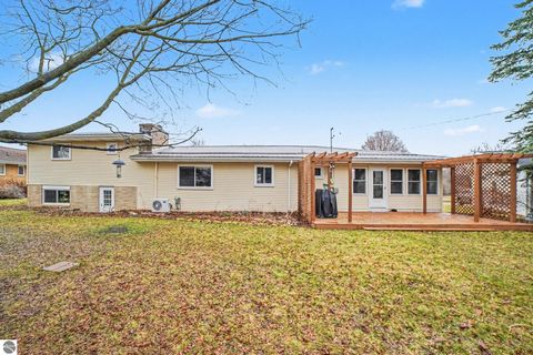 Tiny photo for 905 Iowa Street, Alma, MI 48801 (MLS # 1942910)