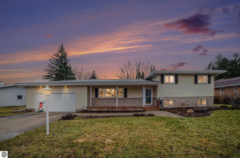 Tiny photo for 905 Iowa Street, Alma, MI 48801 (MLS # 1942910)