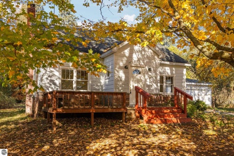 Photo of 2878 SE Elm Street, Kalkaska, MI 49646 (MLS # 1951887)