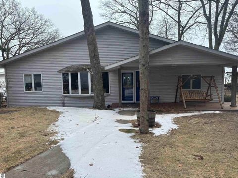 Photo of 1024 Huron Rd, Tawas City, MI 48763 (MLS # 1943151)