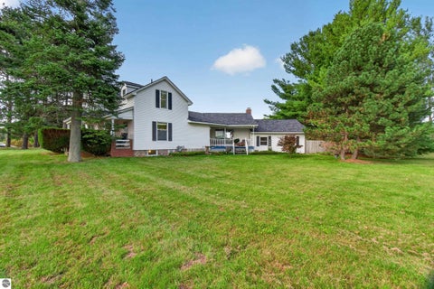 Tiny photo for 425 Garfield Road, S RD, Traverse City, MI 49686 (MLS # 1949519)