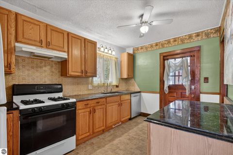 Tiny photo for 804 Woodworth Avenue, Alma, MI 48801 (MLS # 1943786)