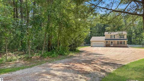 Tiny photo for 402 Indiana Avenue, Cadillac, MI 49601 (MLS # 1947776)