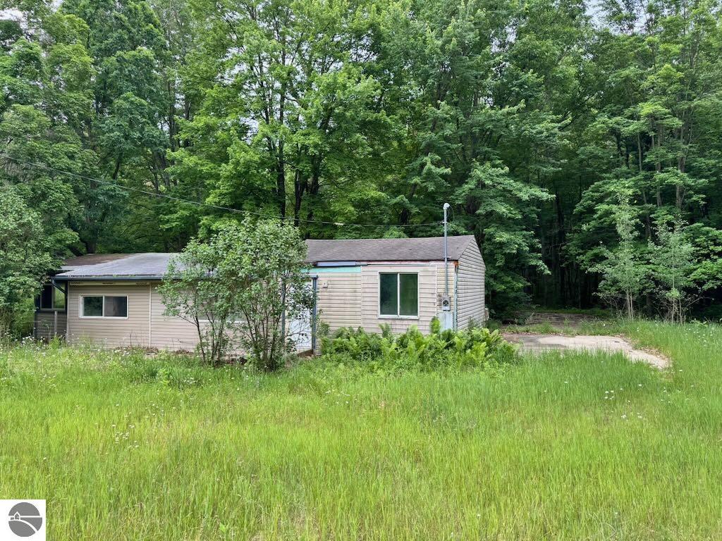 Photo 1 of 14 — 4303 W Adams Road, Lake, MI 48632