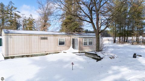Tiny photo for 3108 S Loxley Road, Houghton Lake, MI 48629 (MLS # 1943118)