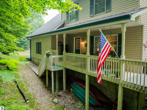 Photo of 209 Black Ridge Court, Traverse City, MI 49696 (MLS # 1948232)