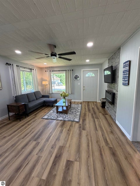 Tiny photo for 508 Shore View Drive, Houghton Lake, MI 48629 (MLS # 1947212)