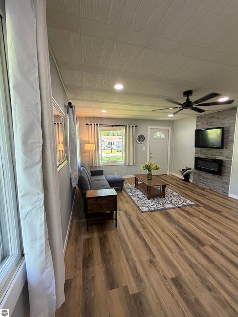 Tiny photo for 508 Shore View Drive, Houghton Lake, MI 48629 (MLS # 1947212)