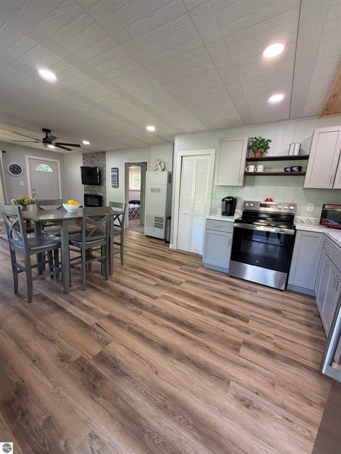 Tiny photo for 508 Shore View Drive, Houghton Lake, MI 48629 (MLS # 1947212)