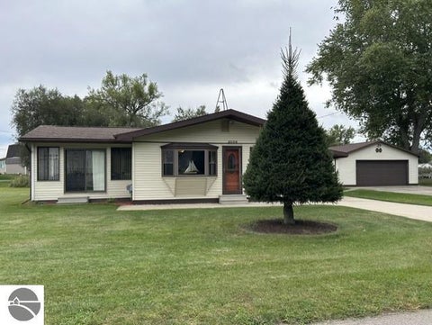 Photo of 2058 Parkside ST, East Tawas, MI 48730 (MLS # 1950742)