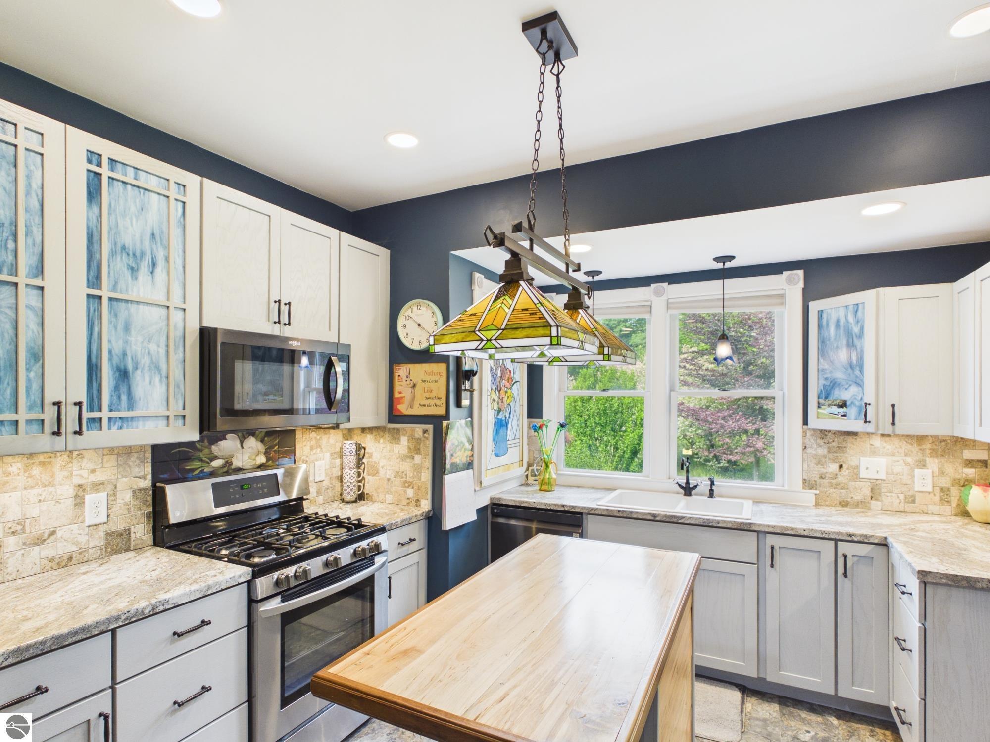 Properties Available 4 - 4 215 E Sixth Street
