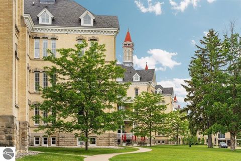 Photo of 800 Cottageview Drive #201, Traverse City, MI 49684 (MLS # 1943243)